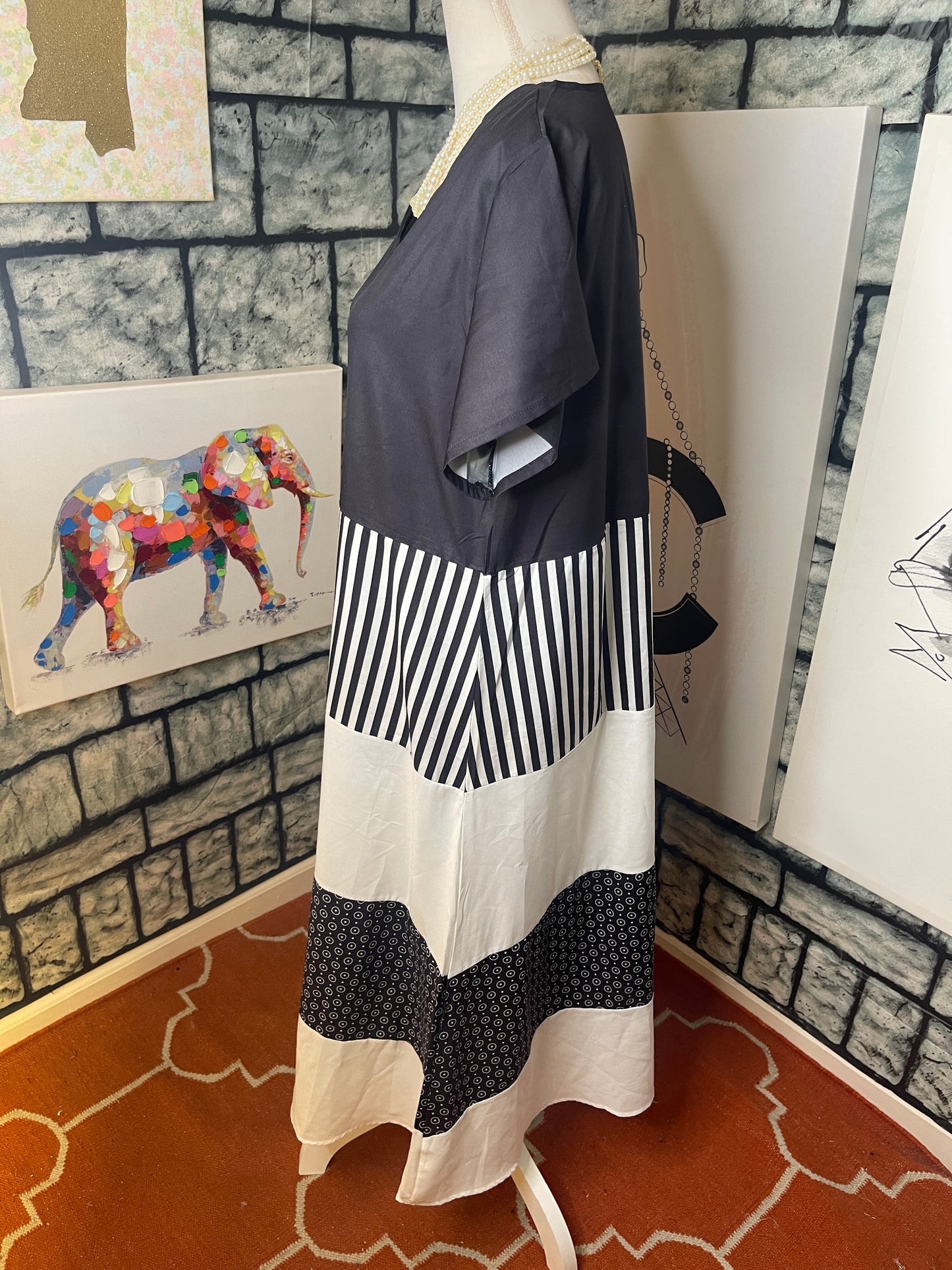 Black White Dress Women sz 2XL (But would say this is a Large)