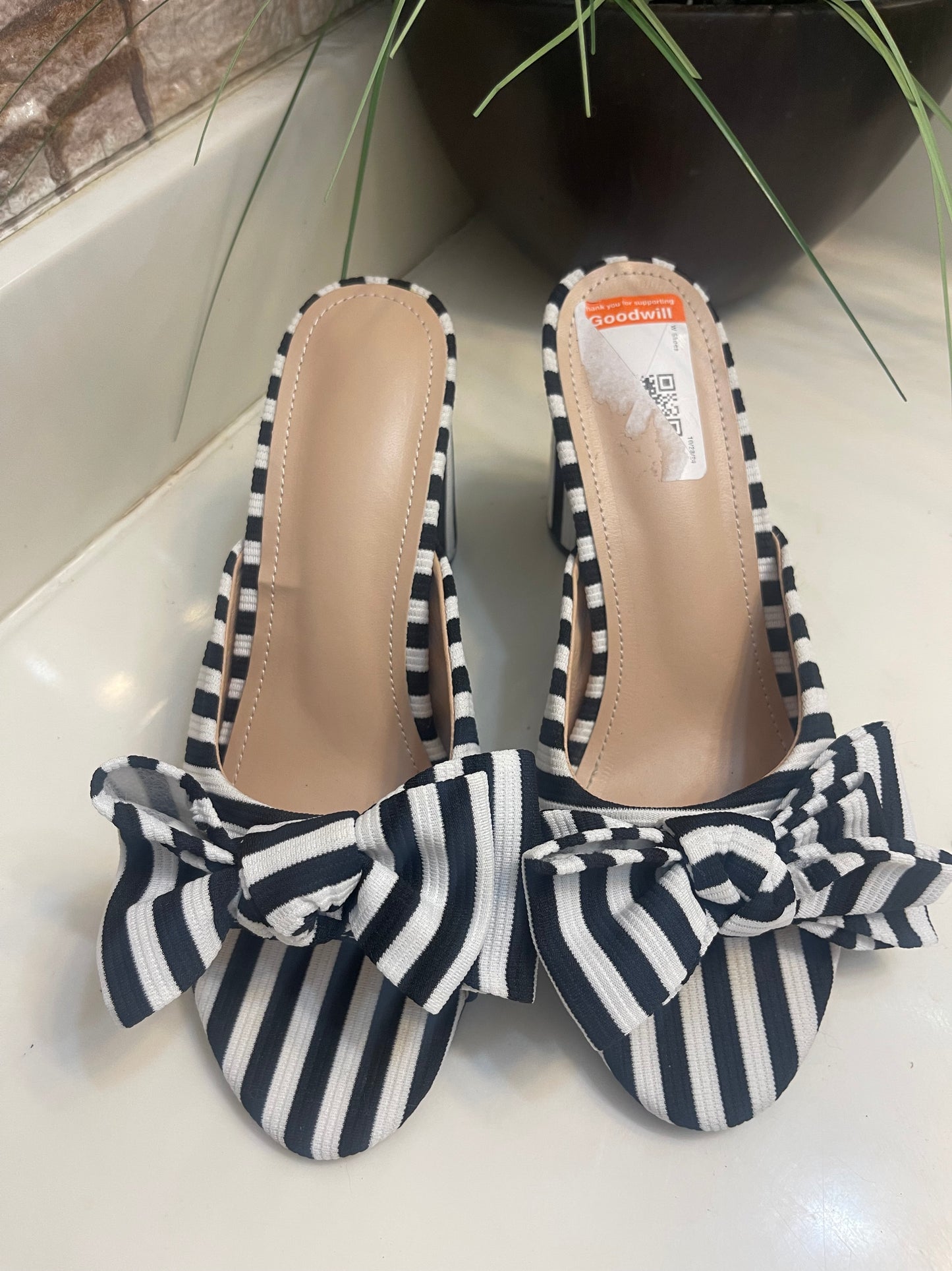 NEW Black White Print Heels Women sz 7