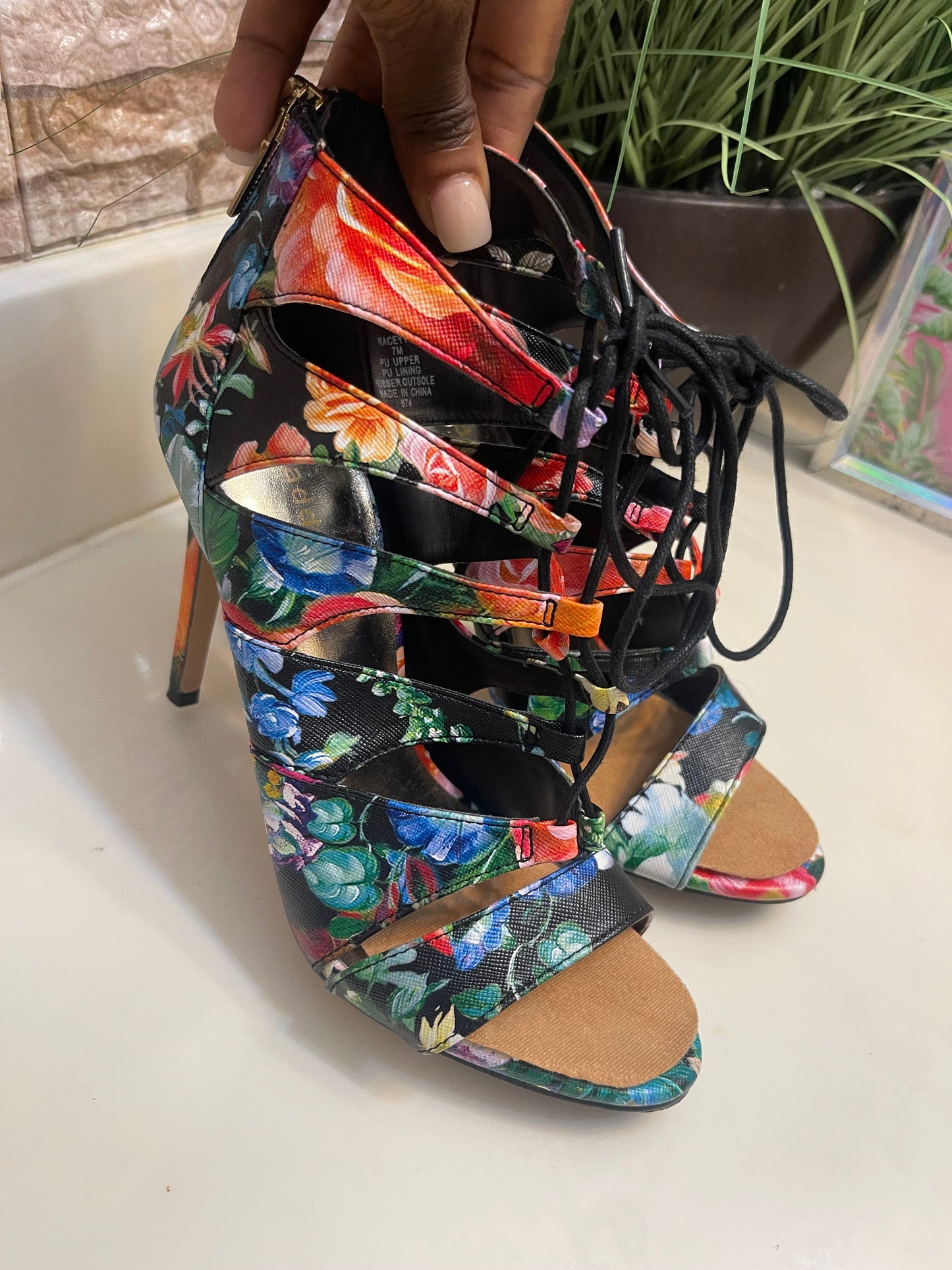 Madden Girl Black Floral Heels Women sz 7