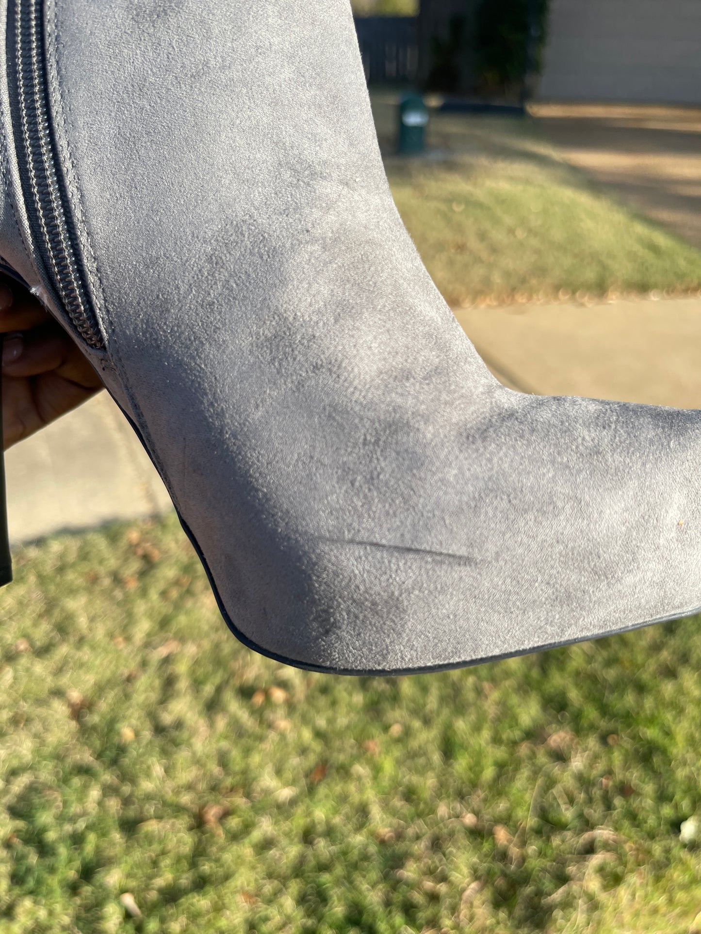 G by Guess Gray heels women sz 8