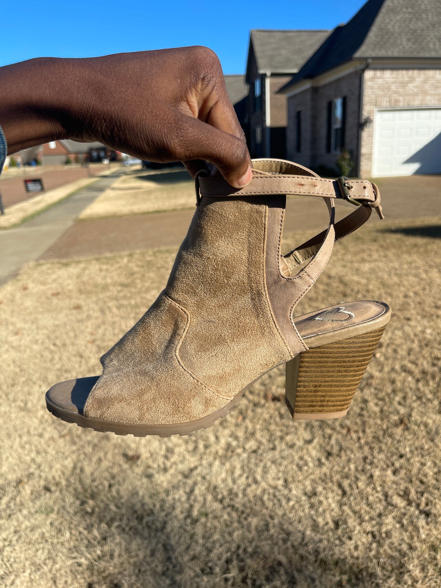 Madden tan heels low women sz 10
