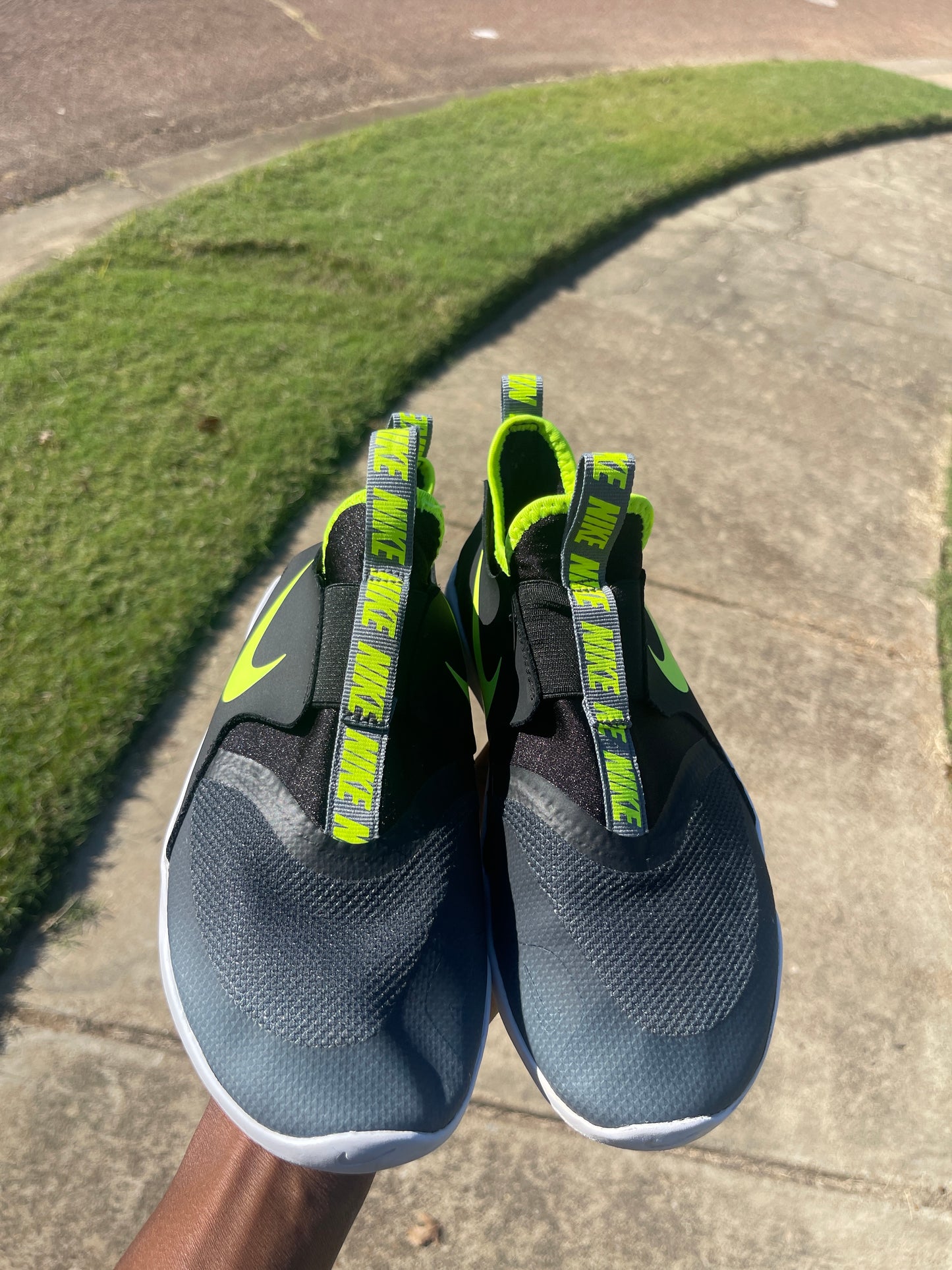 Nike Gray Green Boys sz 5Y