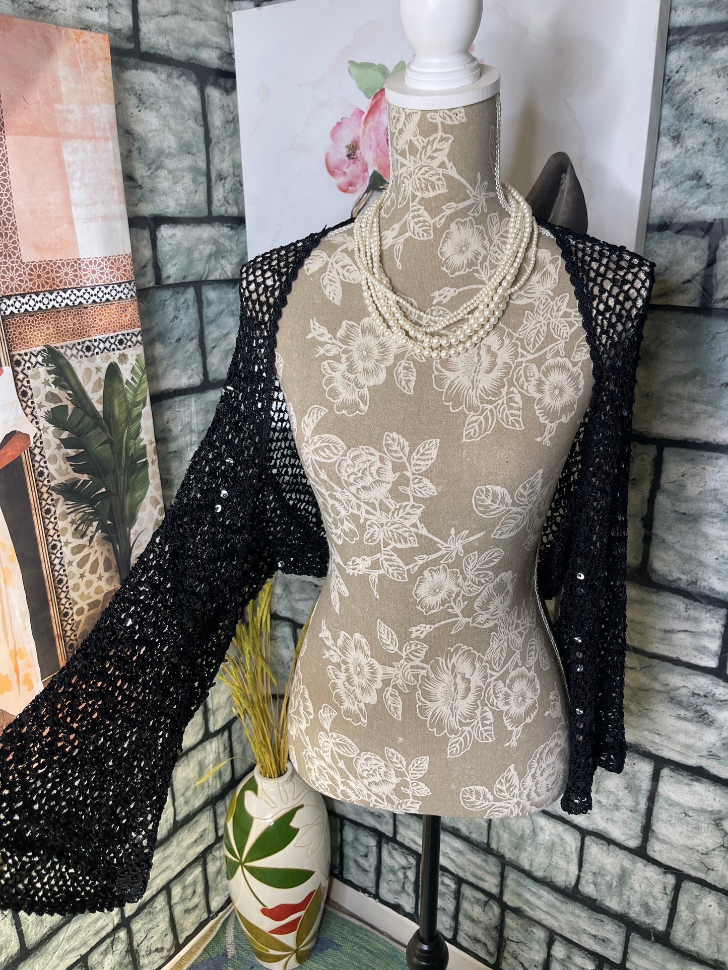 Black Sequin Cover Women Sz One Size (WOULD Say best FITS Up to Large)