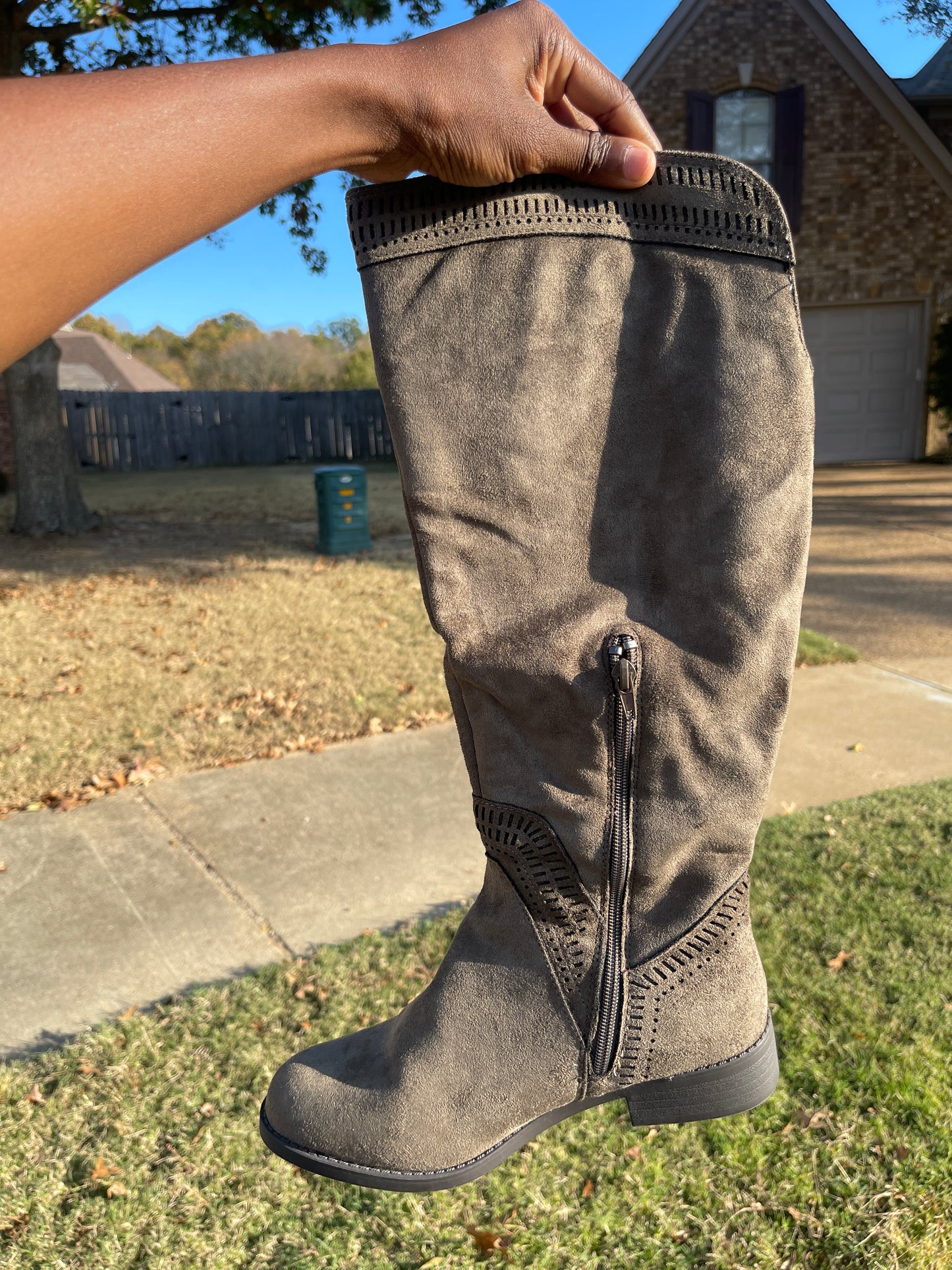 American rags gray boots women sz 8