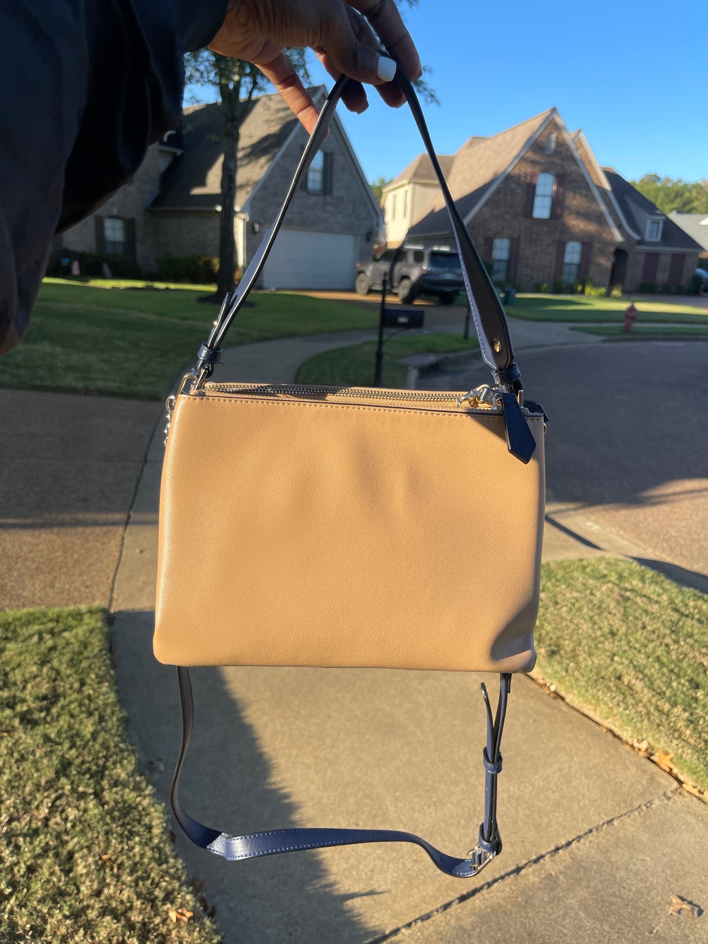 NEW Guess handbag / crossbody tan blue