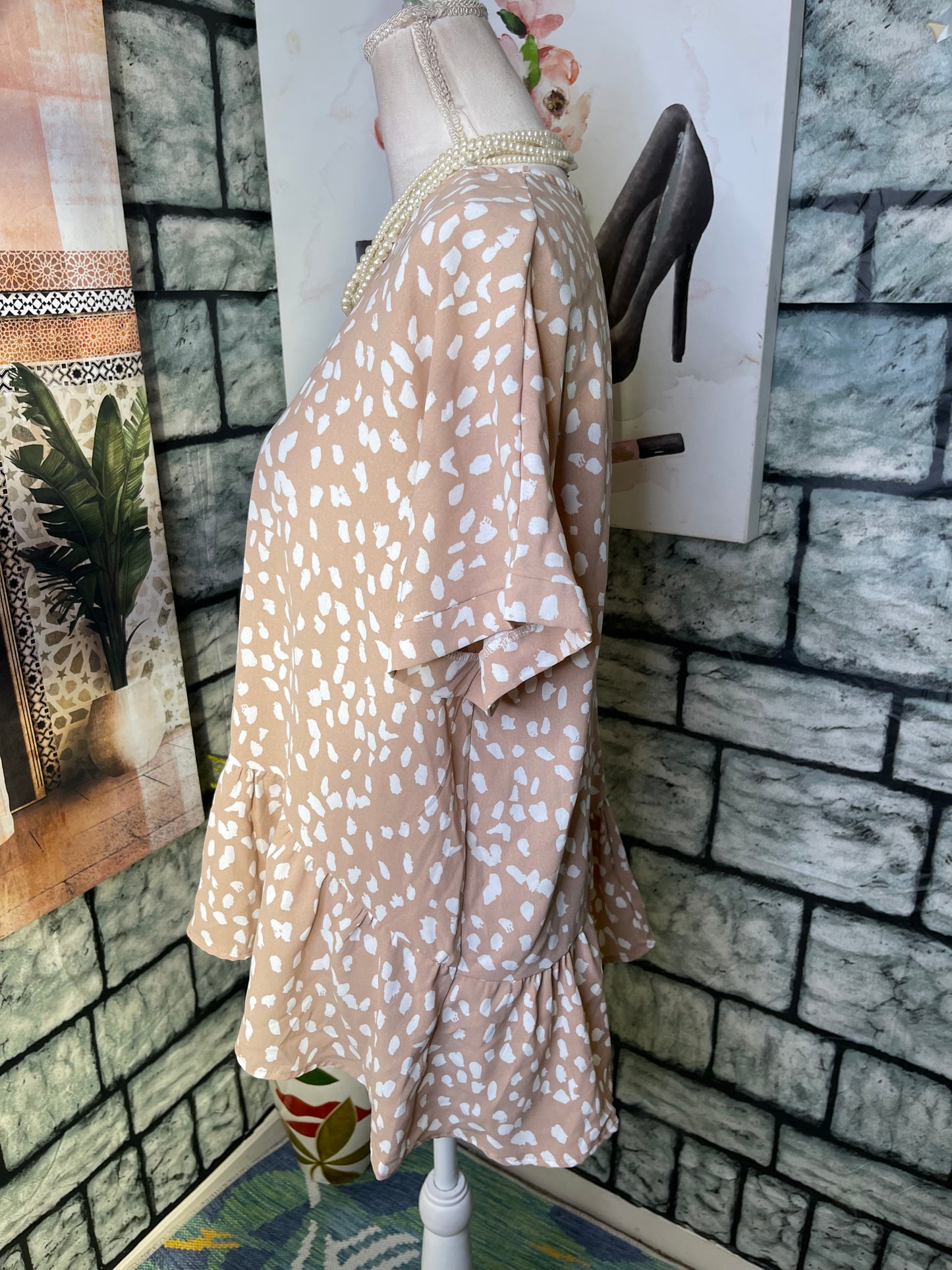143 Story Tan White print Blouse Women sz Medium