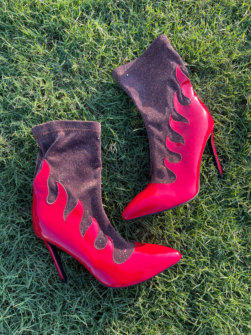 Red flame boots women sz 9