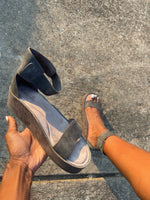 NakeFeet gray platform sandals women sz 8