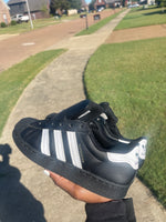 Adidas Black White Boys sz 1.5