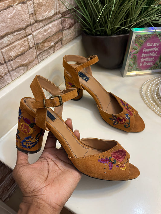 Mari A Brown Floral Heels Women sz 9