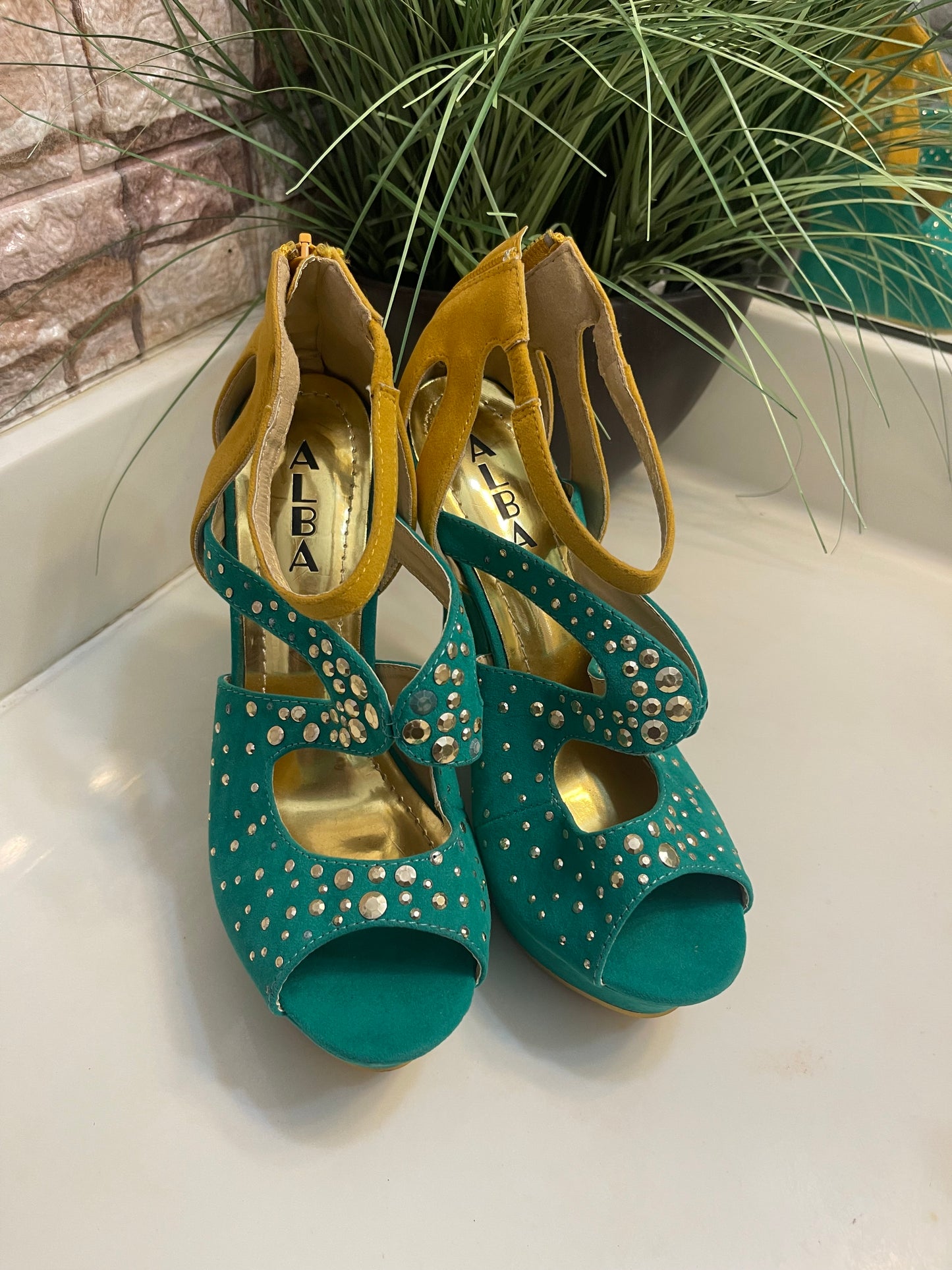 Alba Green Yellow Rhinestone Wedges Women sz 8.5