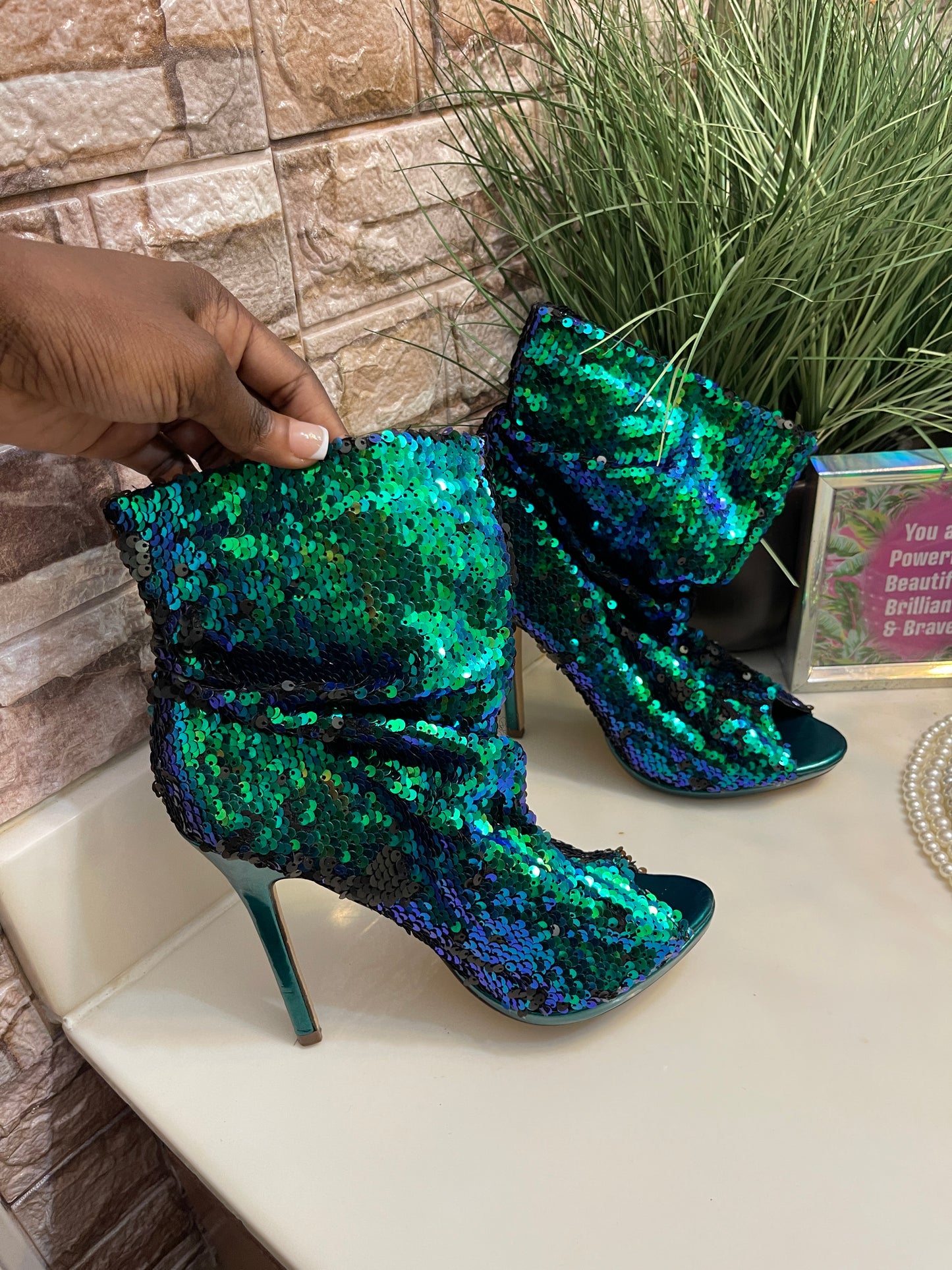 Jubilee Green Blue Sequin Heels Women sz 8.5