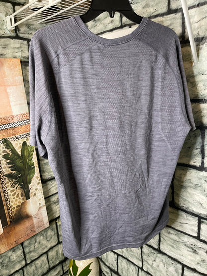 Lululemon Dark Gray Shirt Men sz Large