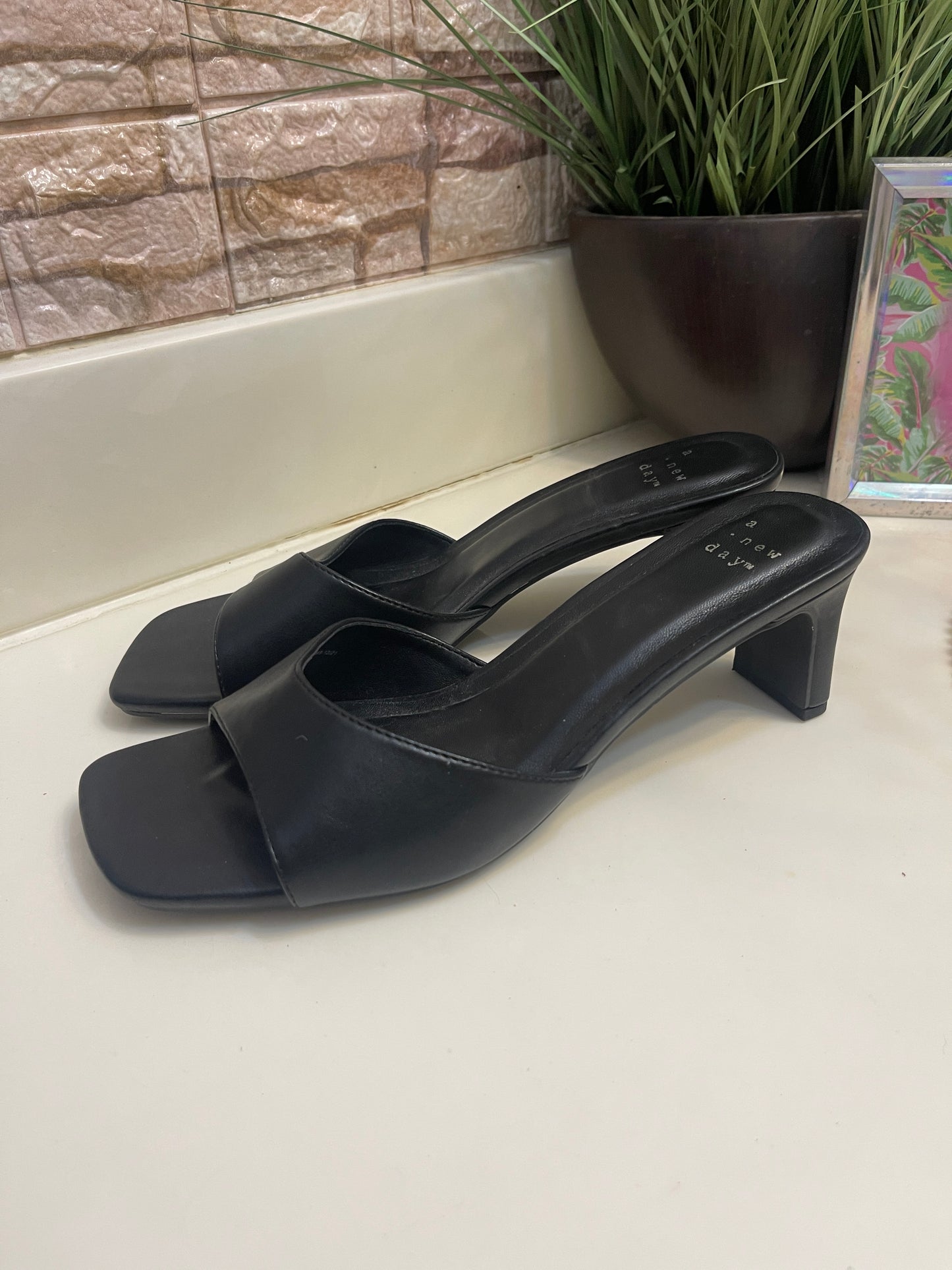 A New Day Black Low Heels Women sz 8