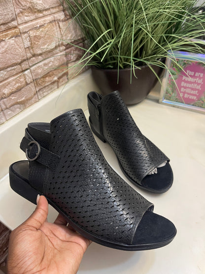 New BearTraps Black Sandals Women sz 10