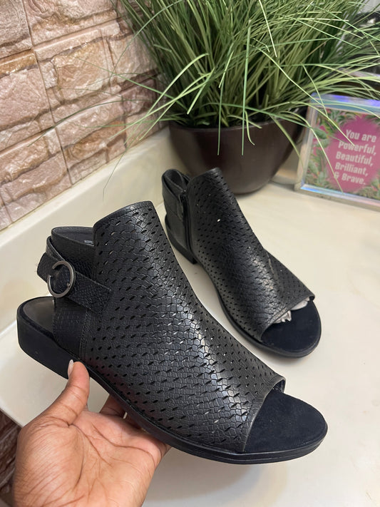 New BearTraps Black Sandals Women sz 10