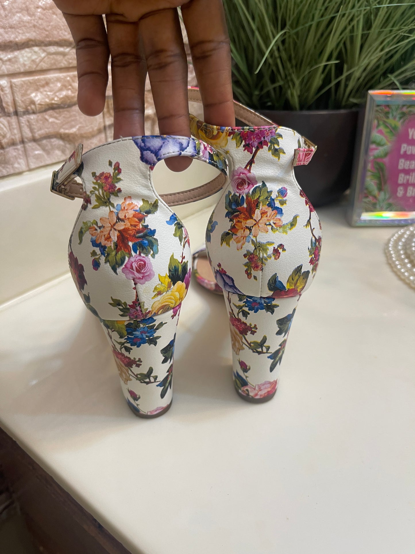 Madden Girl White Floral Heels Women sz 9.5