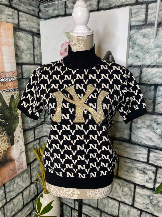 NY Sweater Black White Gold Women sz Medium