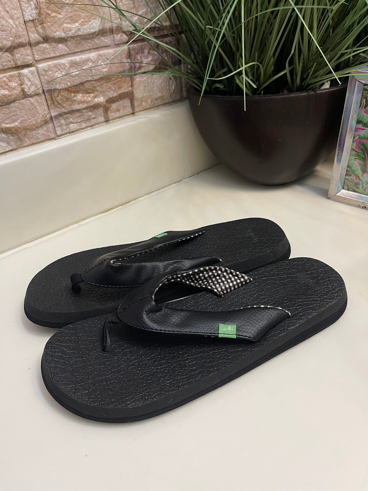 NEW Sanuk Black Sandals Women sz 8