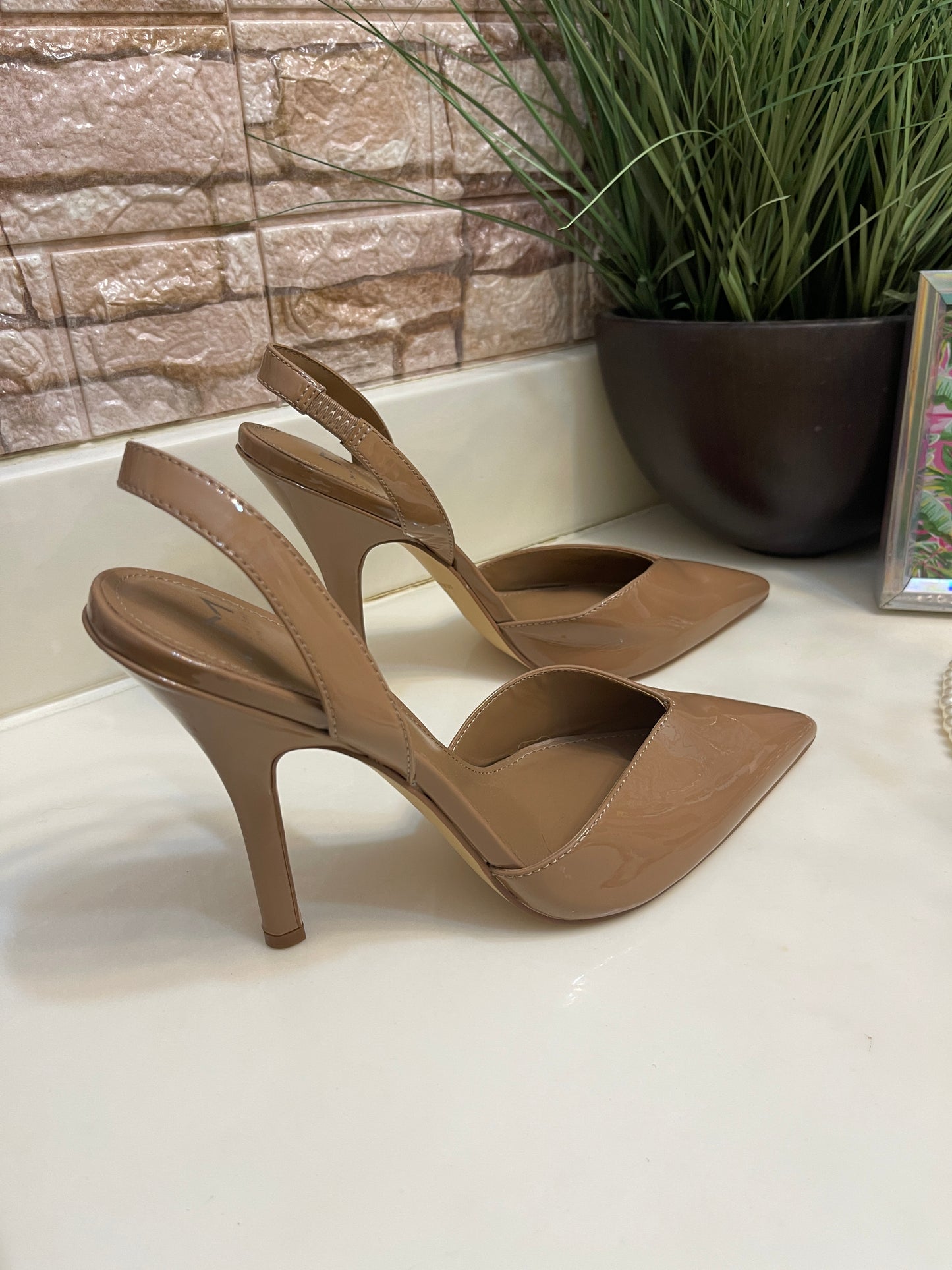 Marc Fisher Tan Heels Low Women sz 8.5