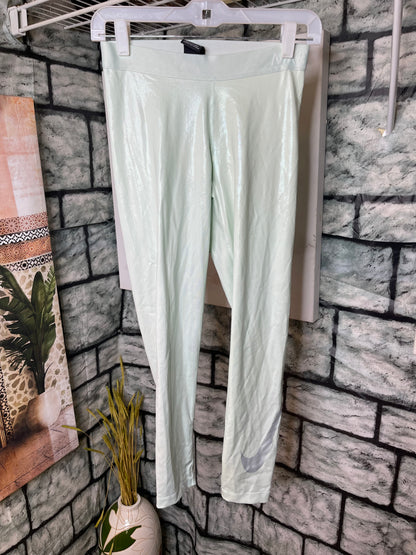 NIKE 5 piece Women sz Medium Bundle (see pics for all items)