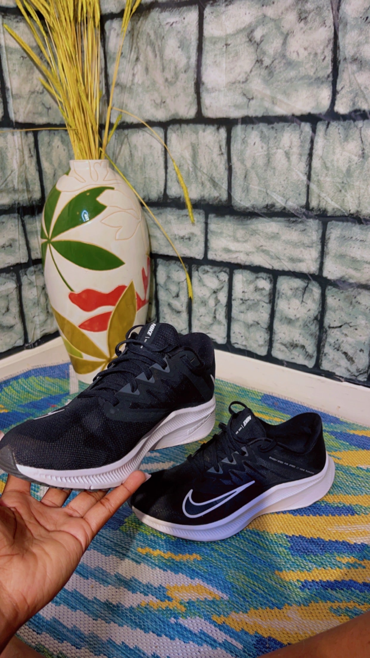 Nike Black White Women sz 8