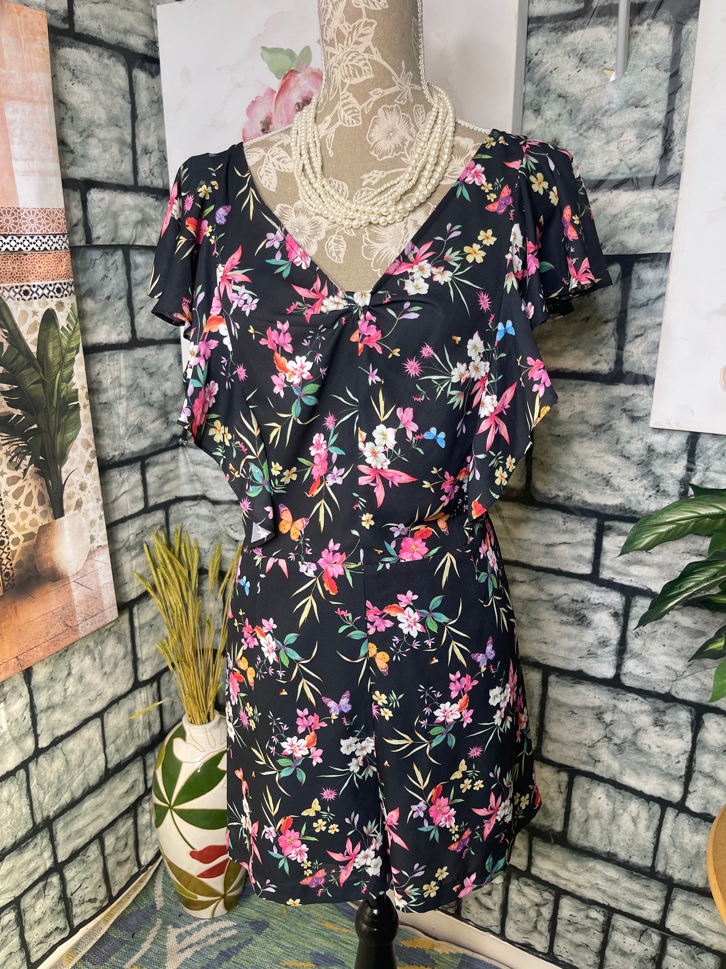 NEW Belle Sky Black Floral Romper Women sz Large