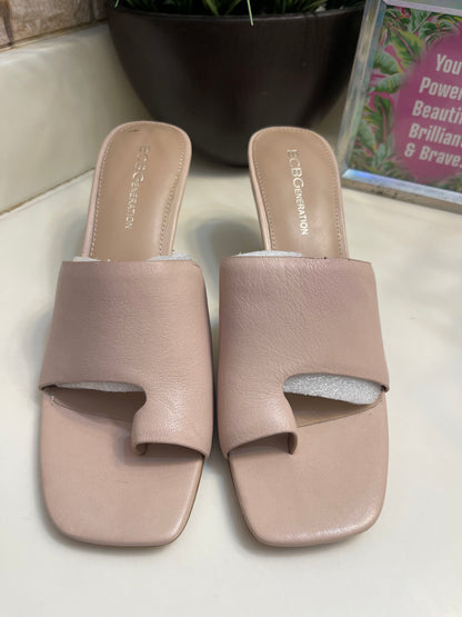 NEW BCBG Nude Heels Low Women sz 8