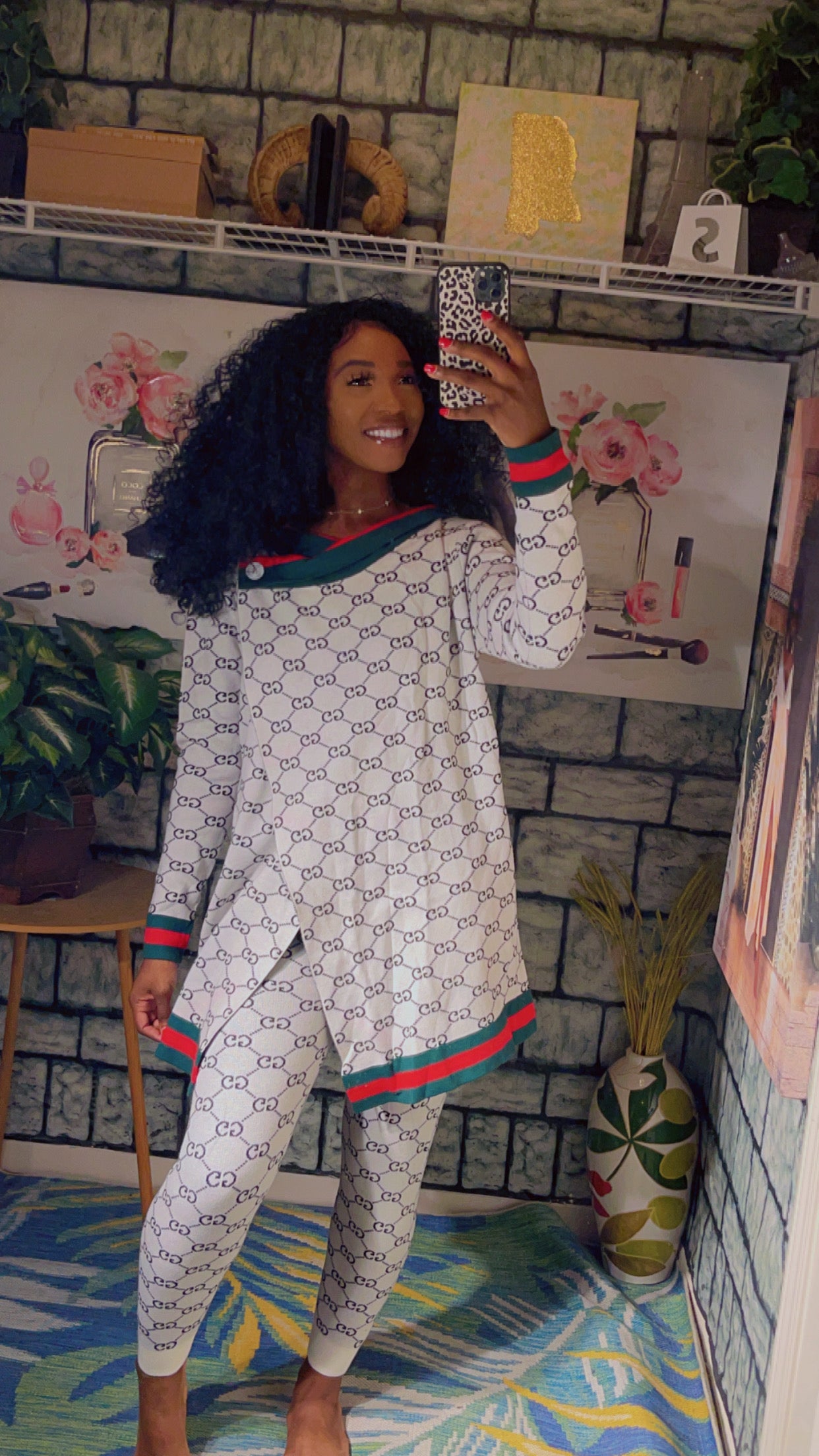 NEW "GG" Sweater 2 Piece Pants Set White Women sz One Size (BEST FITS UP TO LARGE)