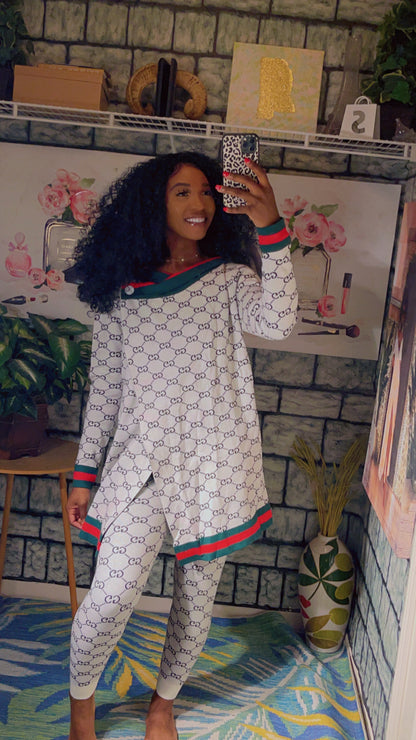 NEW "GG" Sweater 2 Piece Pants Set White Women sz One Size (BEST FITS UP TO LARGE)