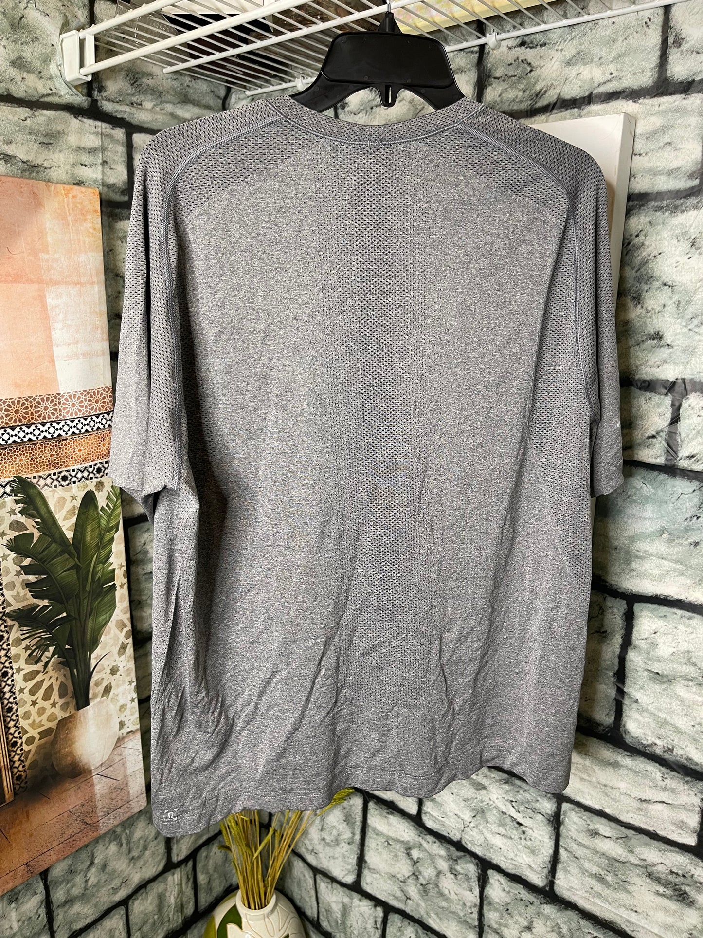 Lululemon Light Gray Shirt Men sz Large