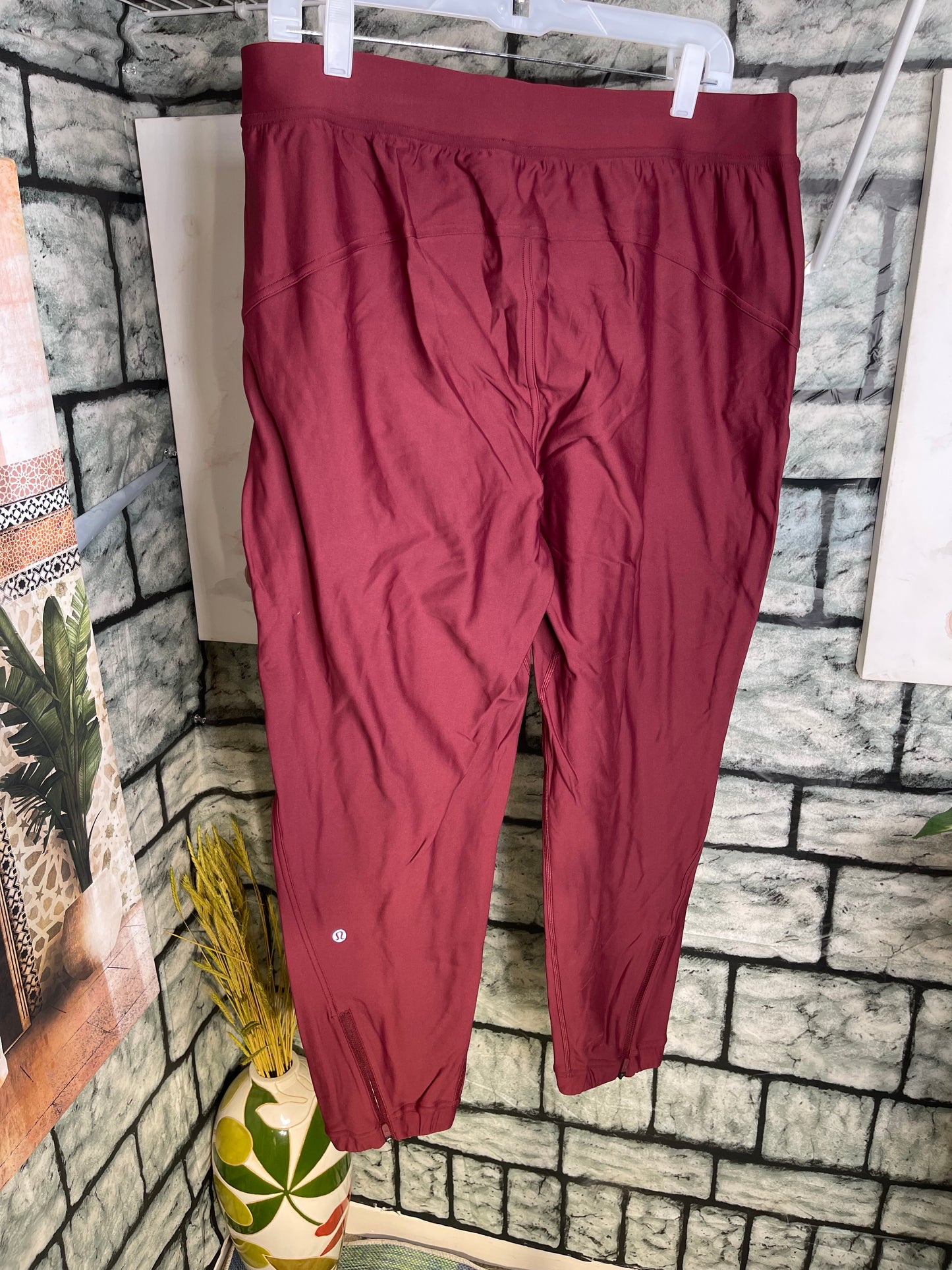 Lululemon Burgundy Pants Women sz 12