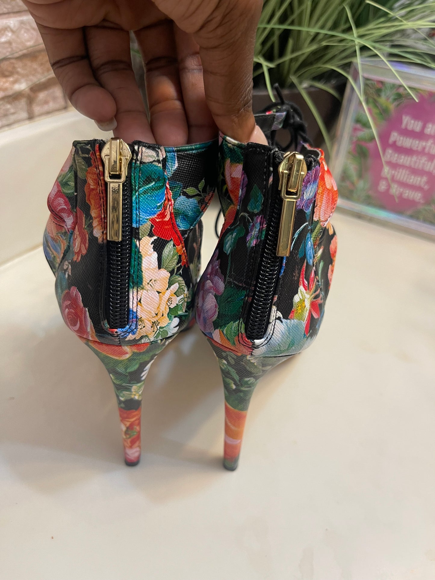 Madden Girl Black Floral Heels Women sz 7