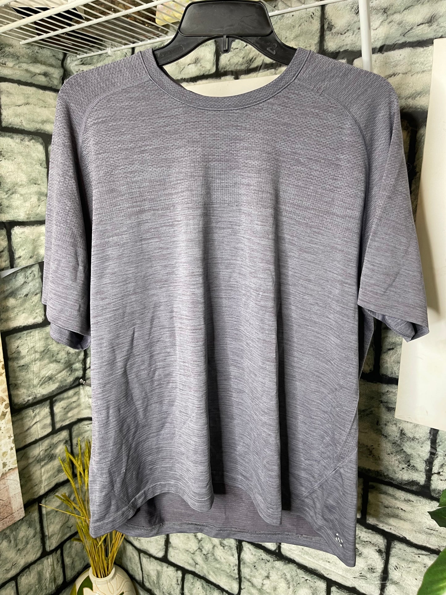 Lululemon Dark Gray Shirt Men sz Large