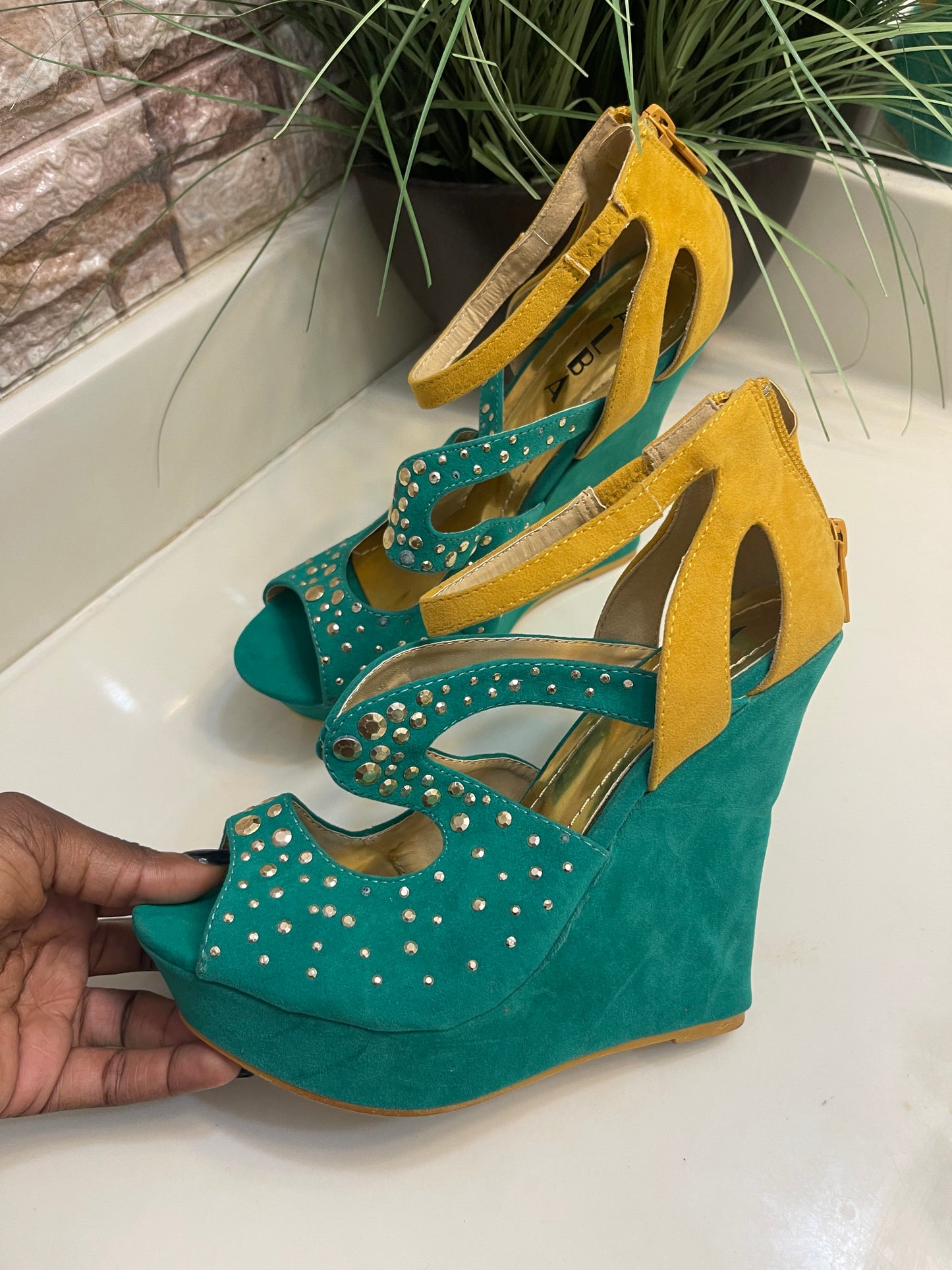 Alba Green Yellow Rhinestone Wedges Women sz 8.5