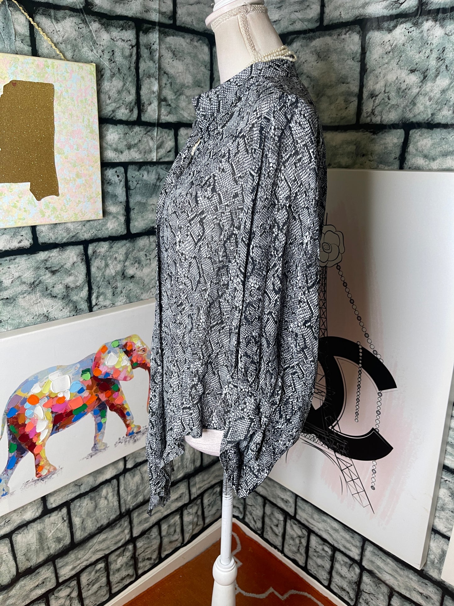 Fifteen Twenty Gray Print Button Blouse Women sz Medium