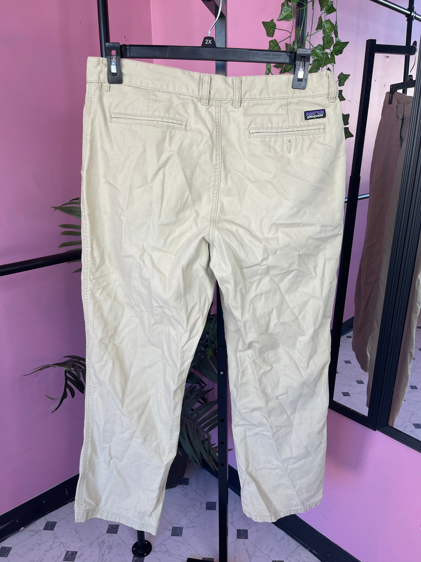 Patagonia Khaki Pants Men sz 36