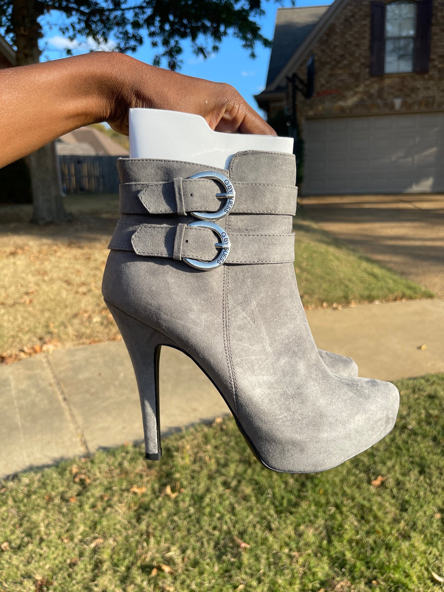 G by Guess Gray heels women sz 8