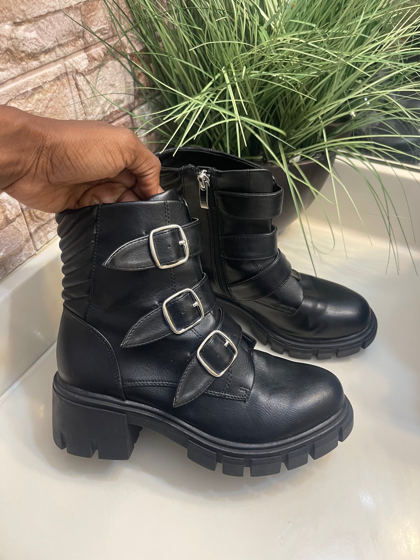 Me Too Black Boot Women sz 7