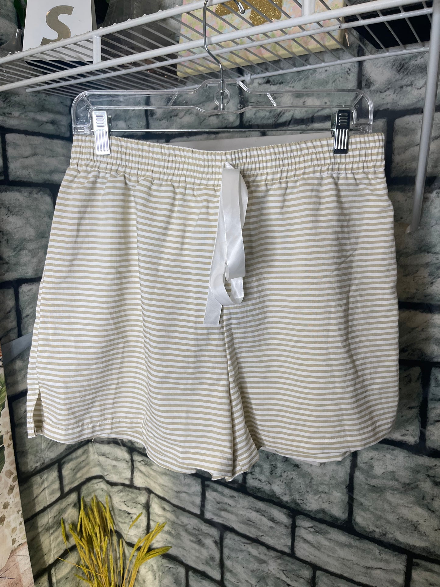 Shein Tan White Shorts Women sz Large