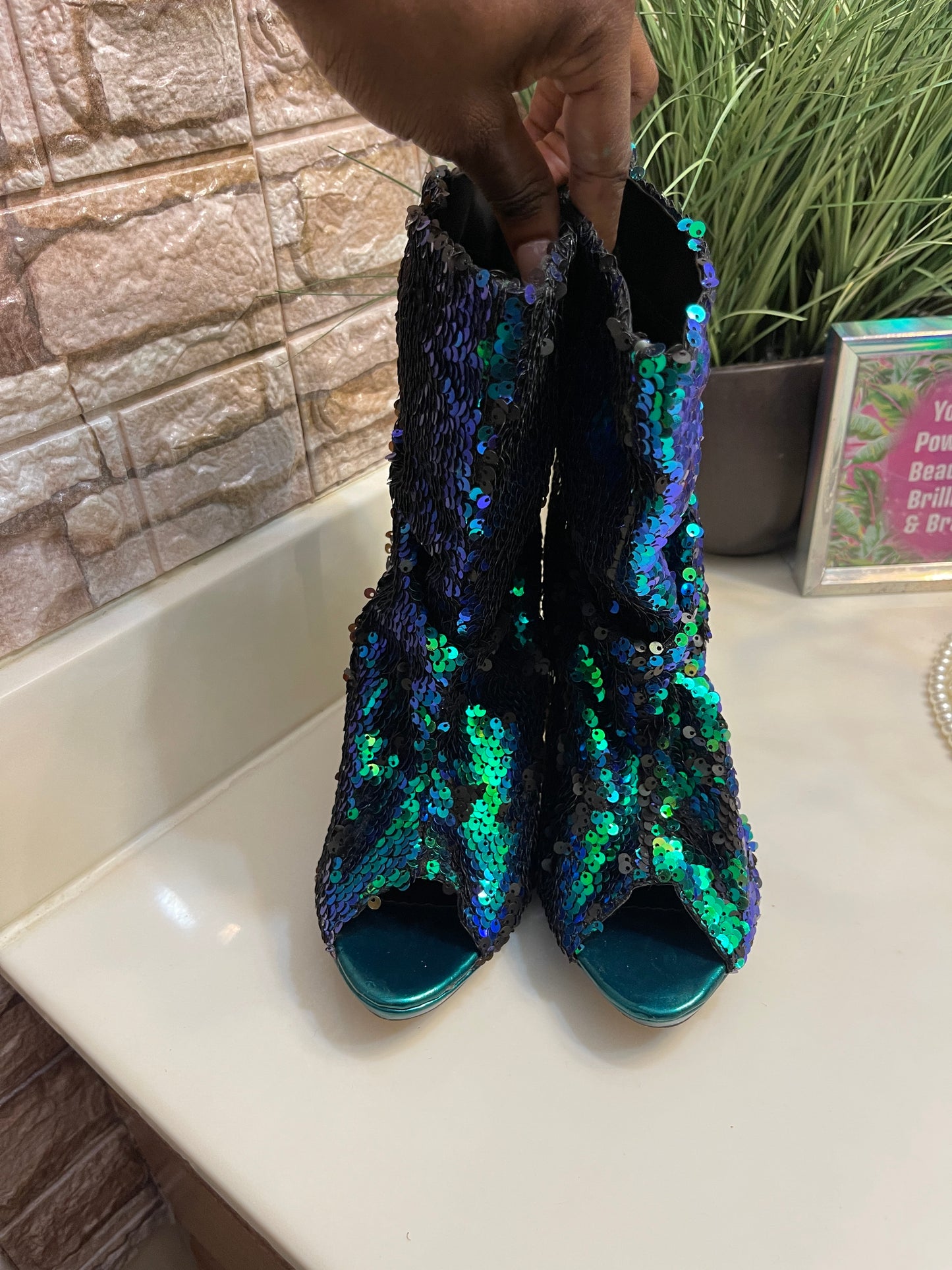 Jubilee Green Blue Sequin Heels Women sz 8.5