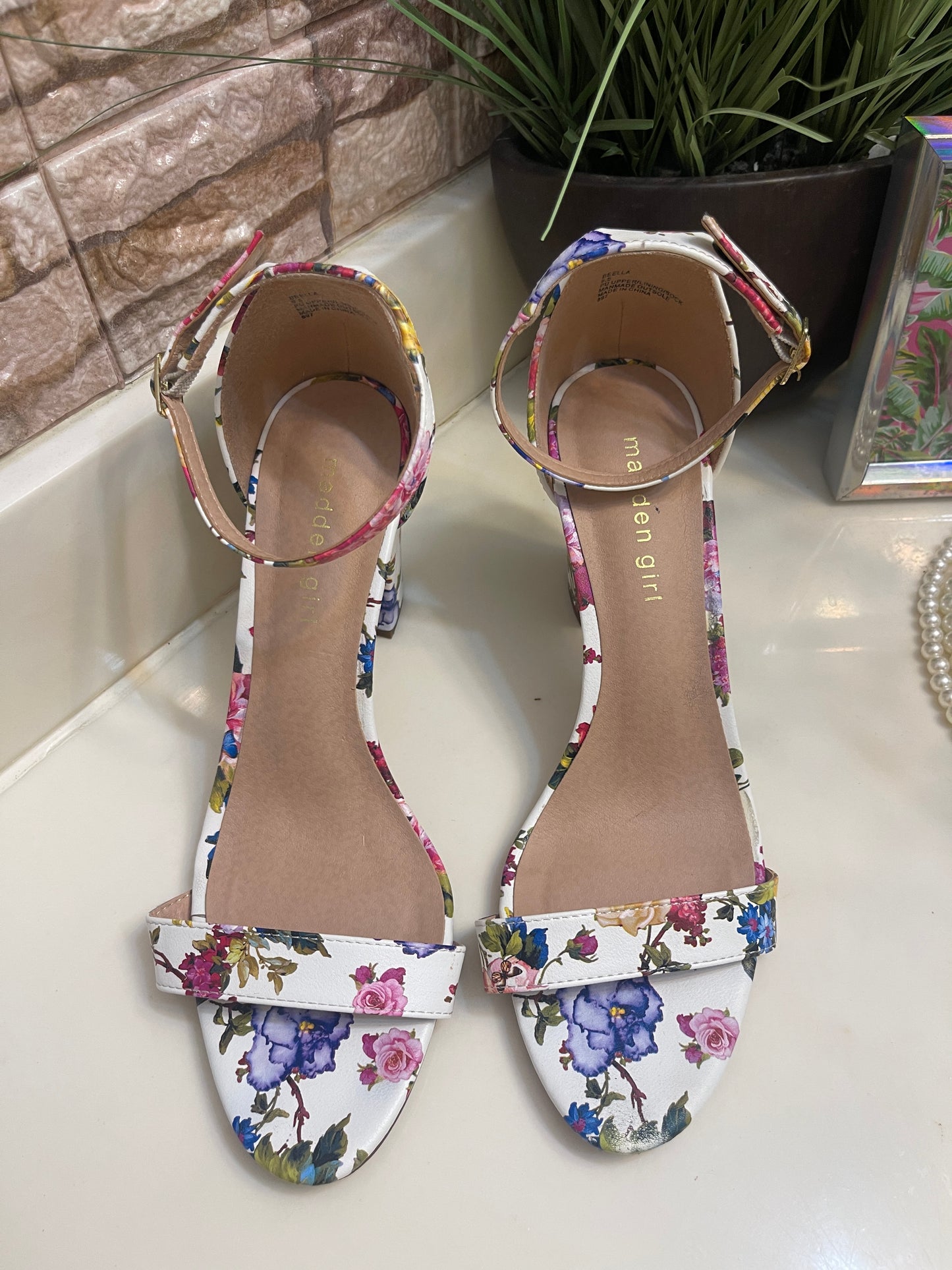 Madden Girl White Floral Heels Women sz 9.5