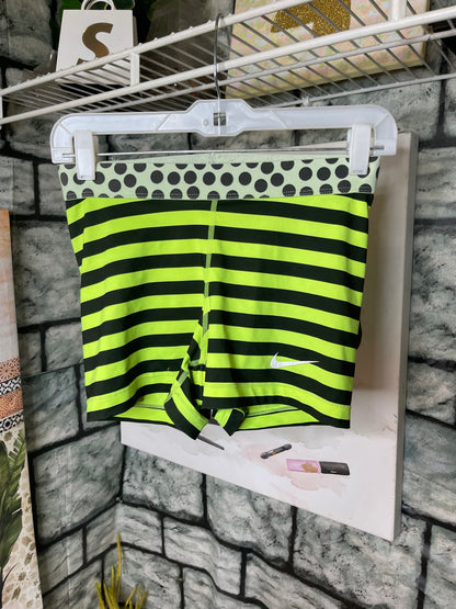 NIKE 5 piece Women sz Medium Bundle (see pics for all items)