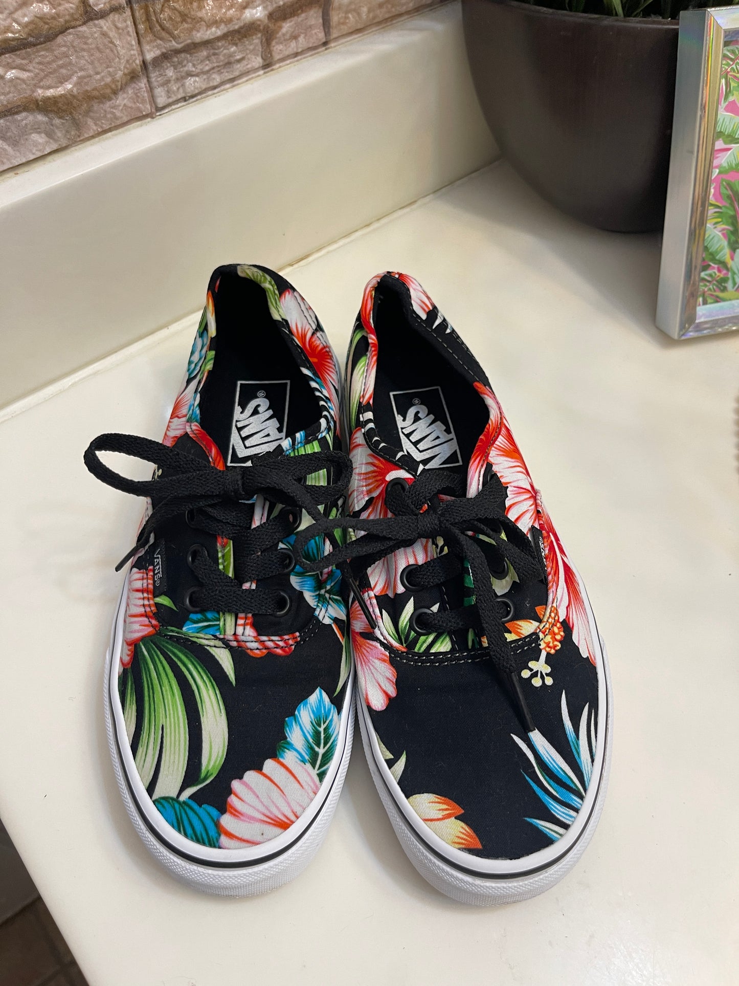 Vans Black Floral Women sz 7.5 , Men sz 6