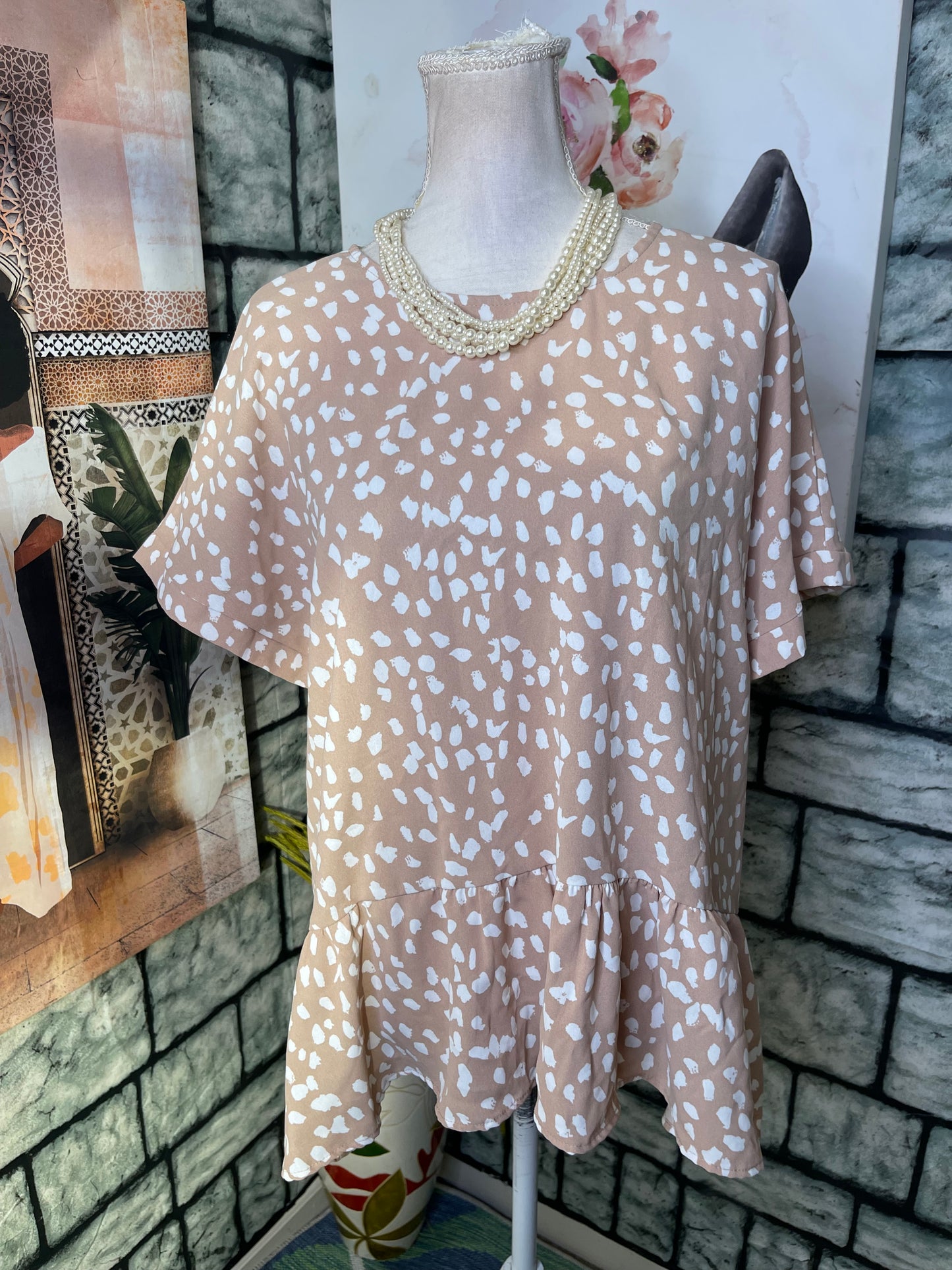 143 Story Tan White print Blouse Women sz Medium
