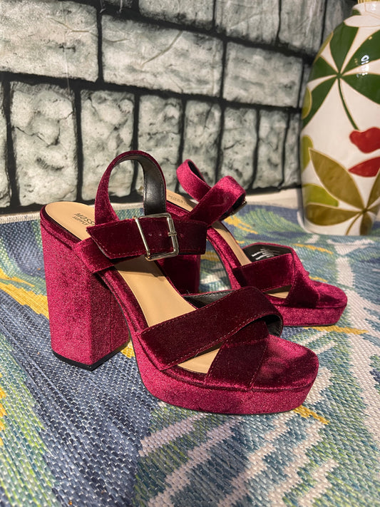 Mossimo Burgundy Chunky Heels Women sz 7.5