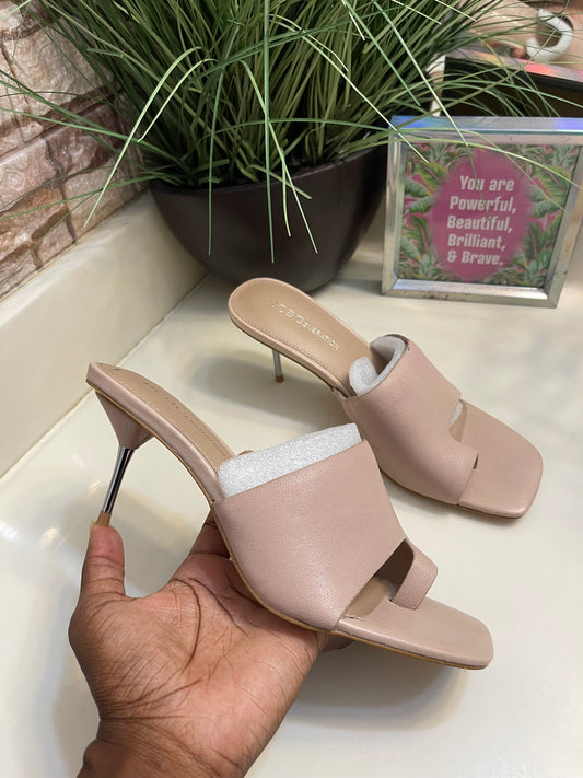 NEW BCBG Nude Heels Low Women sz 8