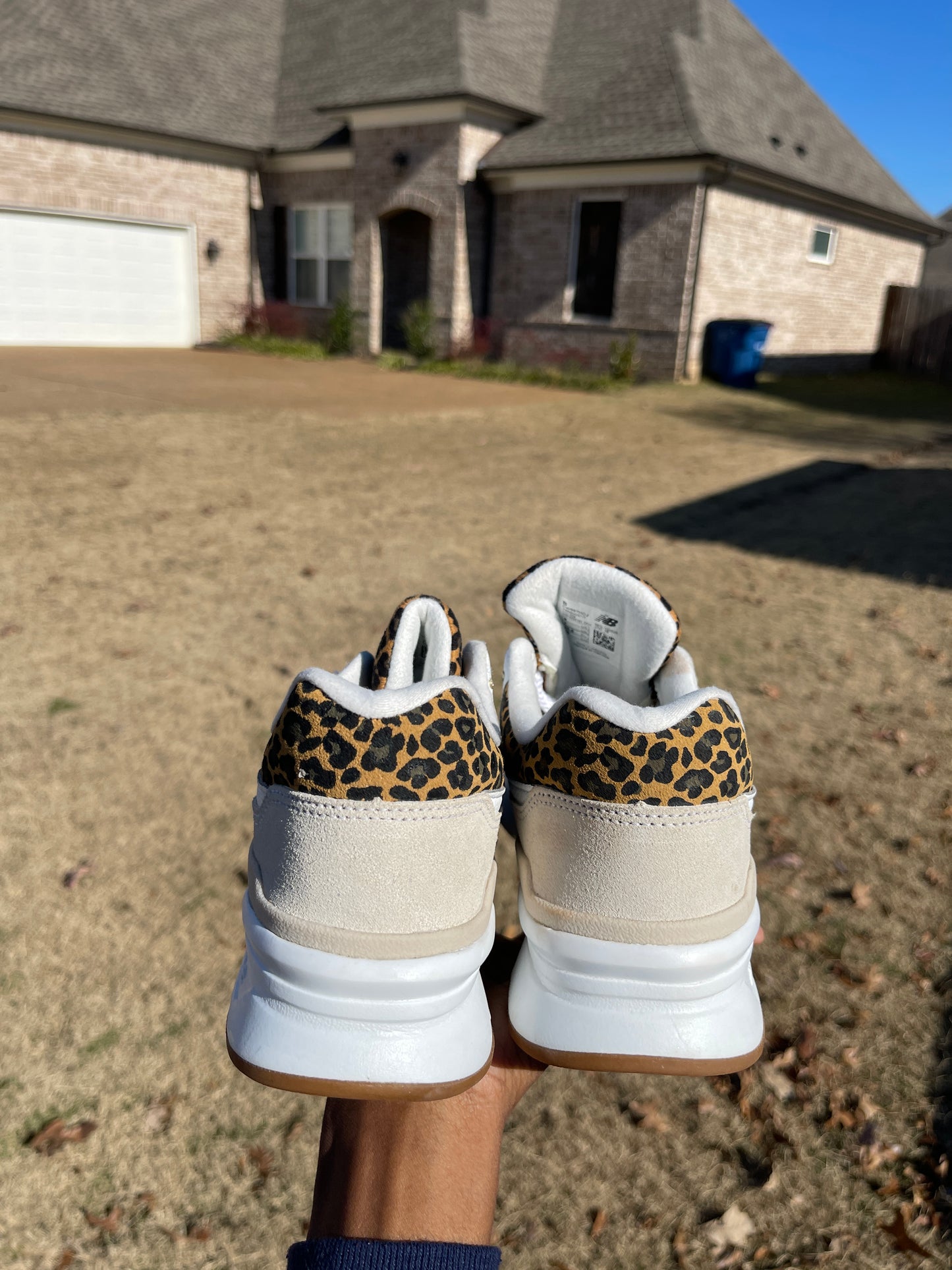 New balance white cheetah print women sz 9