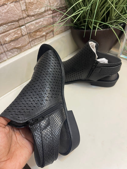 New BearTraps Black Sandals Women sz 10