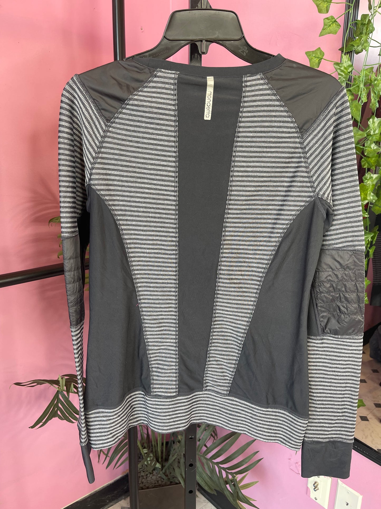 Mondetta Gray Black Top Women sz Small